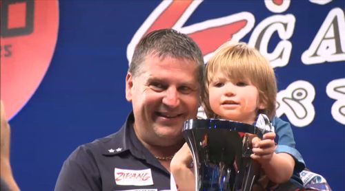 Gary Anderson mit seinem Sohn