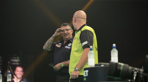 Gary Anderson und Michael van Gerwen - zwei Dartsprofis tauschen sich aus