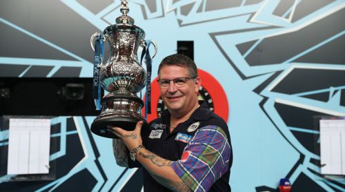 Gary Anderson mit dem World Matchplay Pokal: der Phil Taylor Trophy