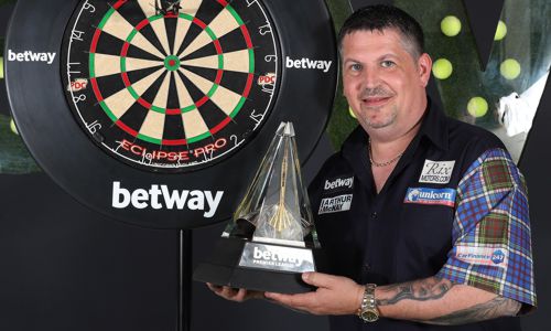 Gary Anderson und die Premier League Trophy