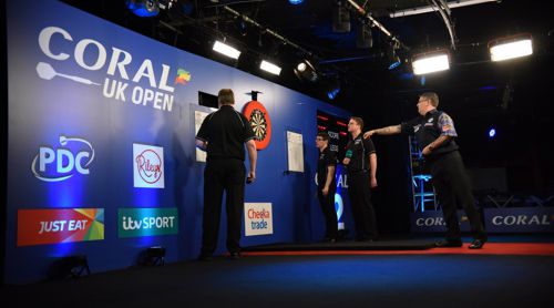 Gary Anderson gilt nach dem Ausscheiden von Michael van Gerwen als größter Favorit auf den UK Open-Titel