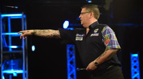 Gary Anderson zeigt die perfekte Darts Wurftechnik