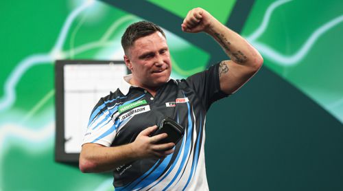Gerwyn Price zeigt seine Muskeln