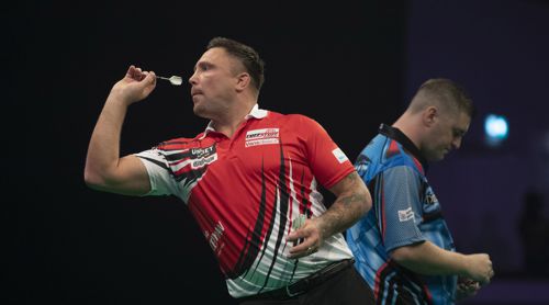 Gerwyn Price und Daryl Gurney in der Premier League