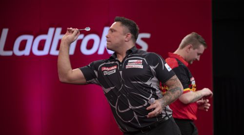 Gerwyn Price gewinnt locker gegen Dimitri Van den Bergh