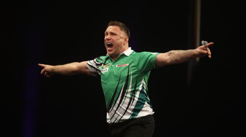 Gerwyn Price mit Dartshirt in grün