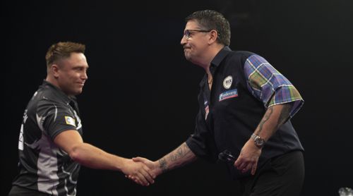 Gerwyn Price und Gary Anderson vermeiden Augenkontakt