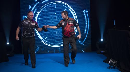 Gerwyn Price gegen seinen Doppelpartner Jonny Clayton