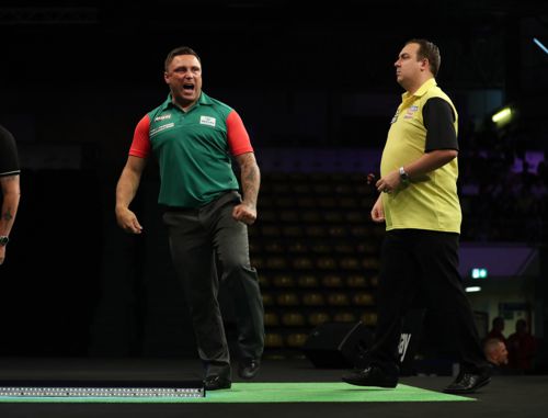 Gerwyn Price besiegte Adrian Lewis im Halbfinale des World Cup of Darts