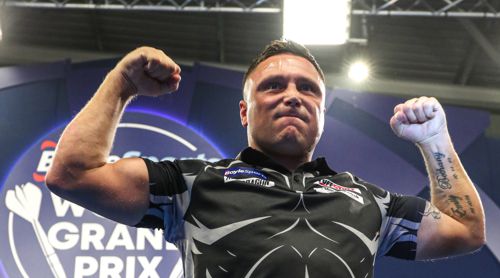 Gerwyn Price lässt seine Muskeln spielen