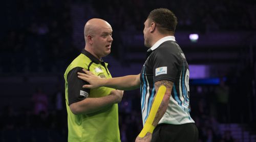 Gerwyn Price fasst Michael van Gerwen trotz Coronakrise an