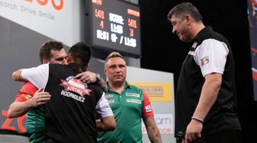 Gerwyn Price freut sich wie ein Honigkuchenpferd