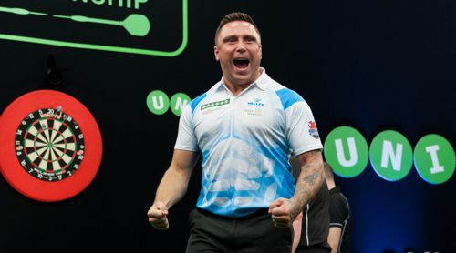 Ex Rugby-Spieler Gerwyn Price freut sich über seinen Sieg bei der Darts EM