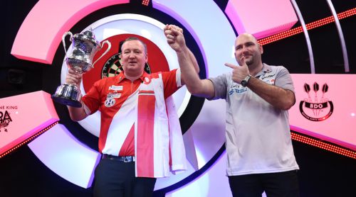 Scott Waites gratuliert Dartsweltmeister Glen Durrant 2019