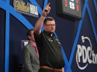 James Wade wird von Legende Eric Bristow betreut und trainierte für die WM soviel wie nie zuvorRobert Thornton schied als Sechster der Weltrangliste in der ersten Runde aus