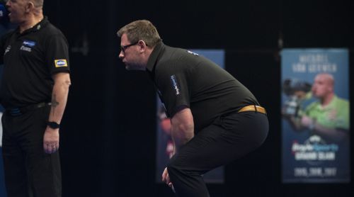 James Wade in der Hocke