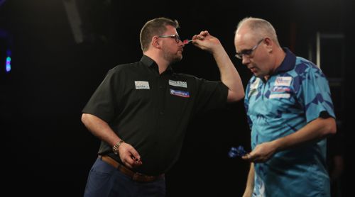 James Wade besiegte Ian White und zieht unter die letzten acht der Players Championship Finals 2017 ein