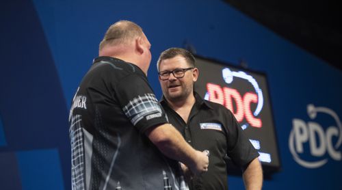 James Wade besiegt John Henderson