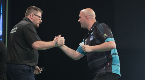 James Wade und Rob Cross Handschlag