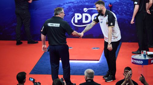 Ross Smith verbeugt sich James Wade