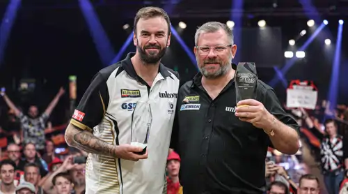 James Wade gewinnt die Flanders Darts Trophy gegen Ross Smith