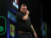 James Wade konnte die Partie gegen Dave Chisnall bis zum 5:5 offen gestalten