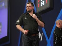 James Wade zieht nach seinem Sieg über Jamie Caven in das Viertelfinale der PDC Darts WM 2016 ein