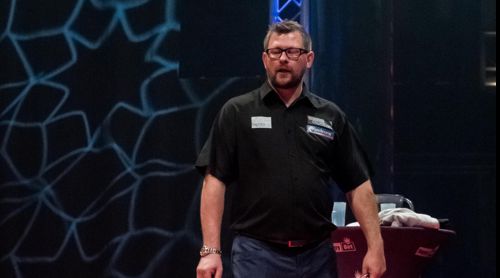 James Wade ist fassungslos über seine Auftaktniederlage bei der European Darts Trophy in Göttingen