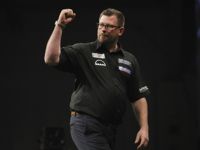 James Wade macht durch seinen Sieg über Dave Chisnall einen wichtigen Schritt zum Verbleib in der Premier League