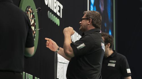 James Wade verifiziert die getroffenen Felder