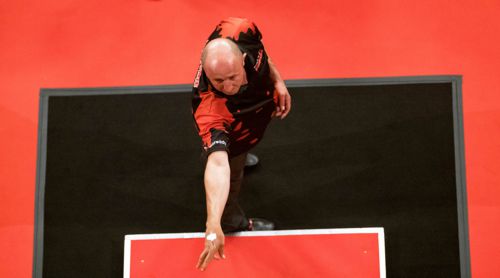 Dartspieler James Wilson von oben fotografiert