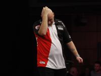 Jamie Hughes scheitert äußerst knapp im Achtelfinale des Grand Slam of Darts 2016