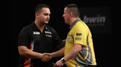 Jeffrey de Zwaan besiegte Dave Chisnall und scheidet trotzdem aus