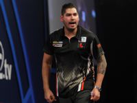 Jelle Klaasen besiegt den besten Dartsspieler aller Zeiten