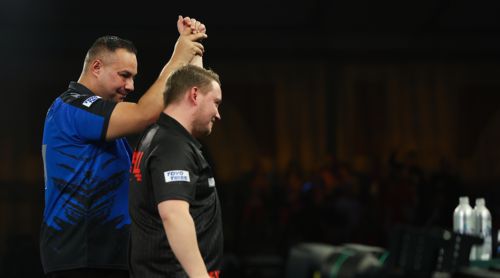 Martin Schindler besiegt Jermaine Wattimena