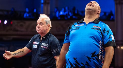 Jermaine Wattimena besiegt Peter Wright