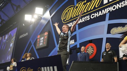 Jerry Hendriks tanzt sich in die erste Runde der PDC World Darts Championship 2017