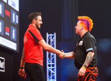 Joe Cullen wirft Peter Wright aus dem Turnier