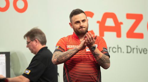 Joe Cullen applaudiert