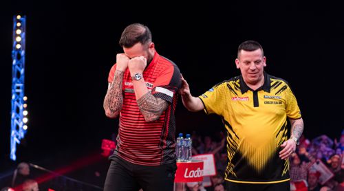 Dave Chisnall tröstet Joe Cullen