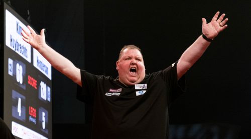 John Henderson besiegte Kim Huybrechts in der zweiten Runde der European Darts Open Leverkusen