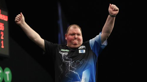 John Henderson wirft mit Raymond van Barneveld den nächsten Hochkaräter aus dem Turnier
