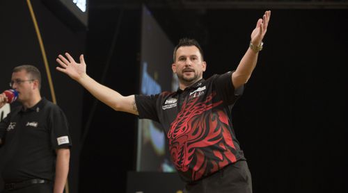 Jonny Clayton zieht als Gruppensieger in das Achtelfinale des Grand Slam ein