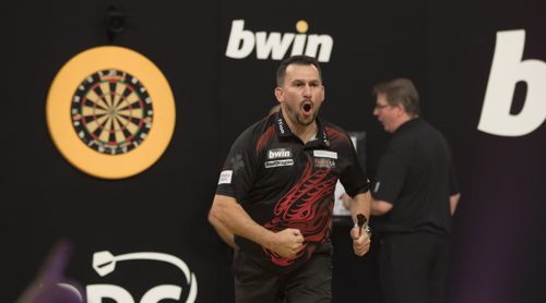 Jonny Clayton besiegt Michael van Gerwen