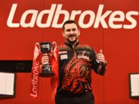 Jonny Clayton ist Titelverteidiger des Masters Jonny Clayton ist Titelverteidiger des Masters