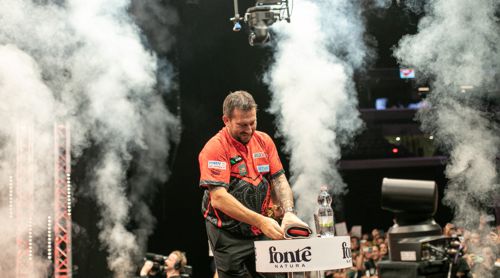 Jonny Clayton in Rauchwolk