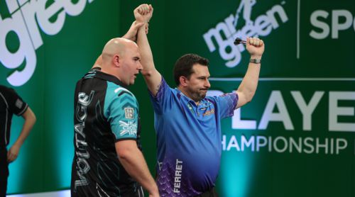 Jonny Clayton besiegte Rob Cross im Halbfinale der Players Championship Finals