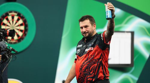 Jonny Clayton mit Flasche bei der WM