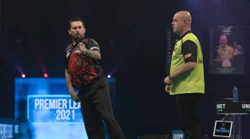 Jonny Clayton wirft Michael van Gerwen aus der Premier League