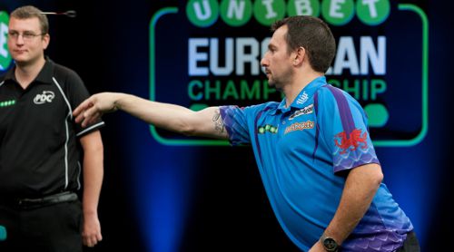 Jonny Clayton gewann seine Auftaktpartie bei der European Darts Championship deutlich